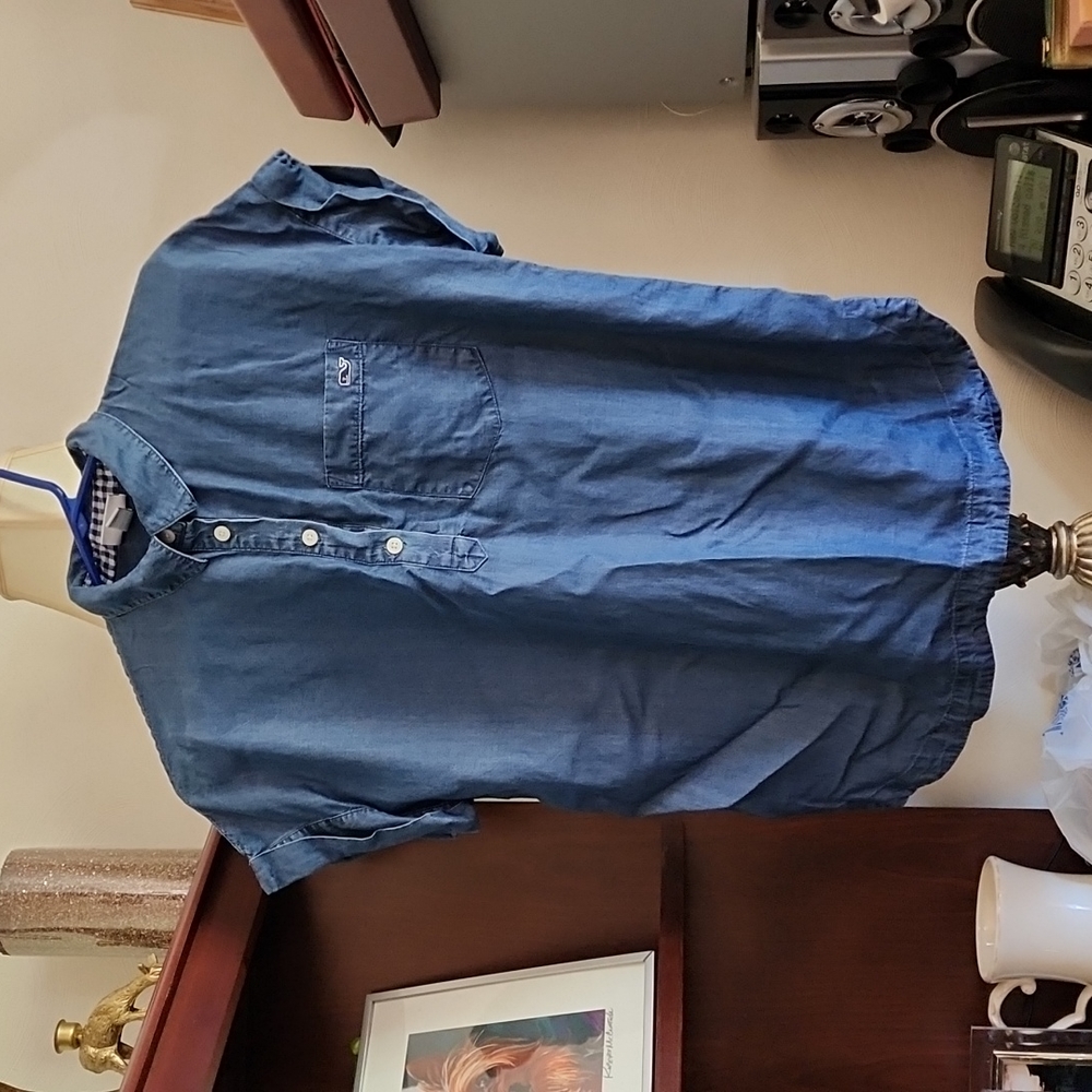 Vinyard vines chambre denim short sleeve medium top